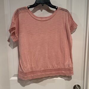 Chic Pink Crochet Accent Women's Tee